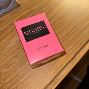 Valentino Donna Born in Roma Pink Box